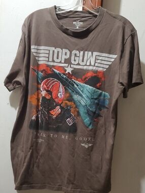 Hollister Brown Top Gun Graphic Tee with Teal Jet and Red Accents Size M :